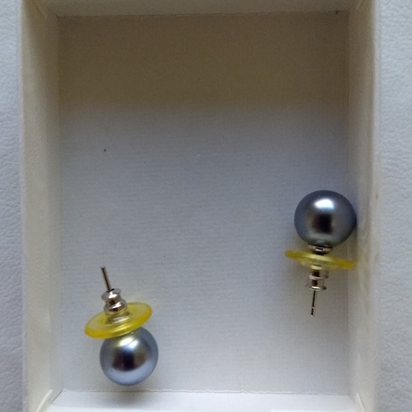 Ball Earings - Picture 1 of 5